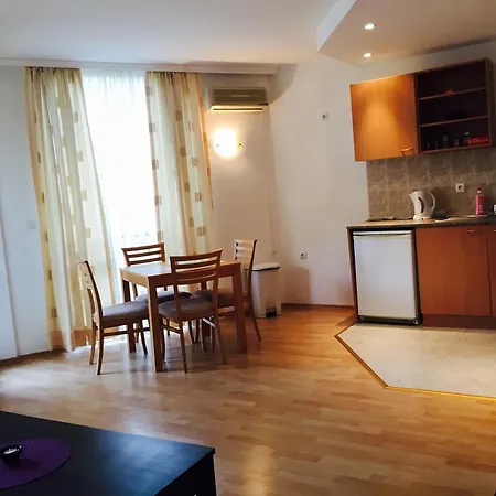 Apartment Complex Sands *